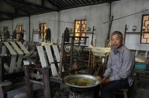 輯里湖絲館