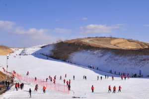 赤峰道谷南山滑雪場