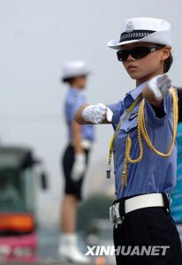 女交警在執勤