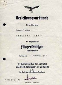 證明檔案，左下角編號為：“#142202”,A5尺寸。1943年10月授給Gerhard   otto，上面有Bruno Loerzer的複印簽名。