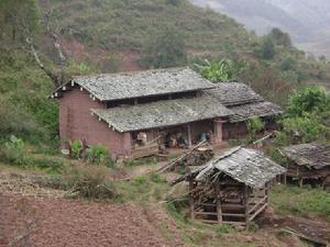 瓦房村自然村[雲南省玉龍納西族自治縣石鼓鎮瓦房村]