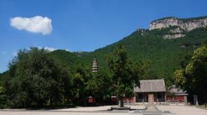 山東長清岩山寺