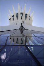 奧斯卡·尼邁耶設計的巴西利亞大教堂