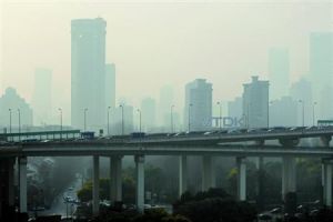上海空氣品質指數（AQI）為239，屬重度污染。...