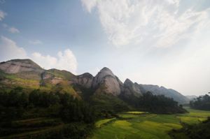 施秉金鐘山