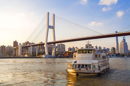 南浦大橋為黃浦江一景