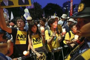 日本女性赤裸參加反核遊行