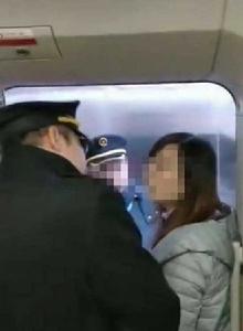 合肥高鐵女子扒門事件