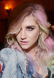 Ke$ha[美國流行女歌手、詞曲創作者]