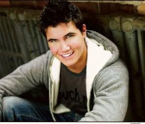 Robbie Amell