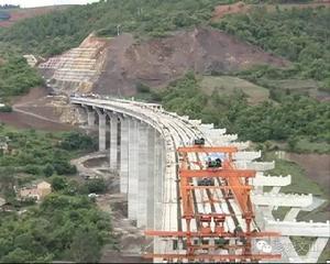 平文高速公路建設中