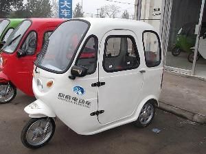 封閉式電動三輪車