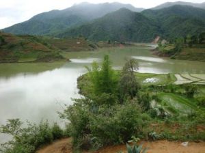 水庫邊村