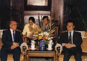 1999年4月29日，李瑞環會見來訪的古巴共產黨中央政治局委員、國務委員會副主席馬查多。