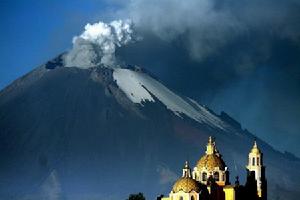 波波卡特佩特火山坡上的最早的16世紀修道院