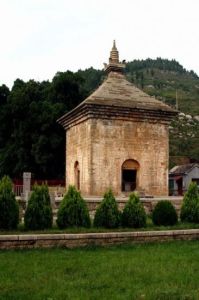 西龍潭三教殿