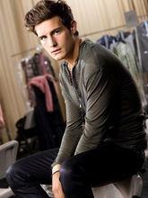 Nico Tortorella飾Cole Shepherd