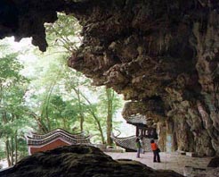 黃平飛雲崖