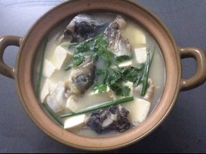 蕪茜豆腐魚頭湯