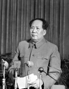 毛澤東在會上發表《關於第八屆中央委員會的選舉問題》的講話