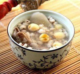 蓮米苡仁烏雞湯