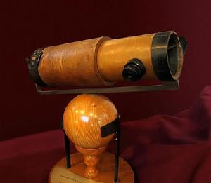 牛頓使用過的望遠鏡