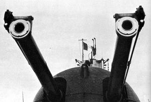 “蘇爾古夫”號裝備的雙聯203毫米火炮。
