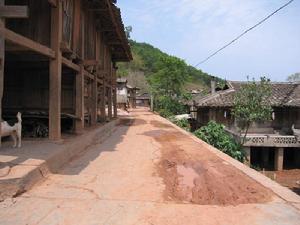 回寬老寨村-村中道路