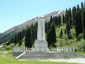 天山獨庫公路烈士紀念碑