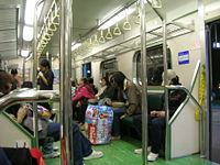 （圖）EMU500型電車內部