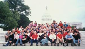 2002年9月，上海芭蕾舞團赴美國巡演《葛佩麗婭》、《白毛女》，總計46場，跨越41個城市，行程約3萬公里。
