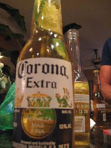 corona[墨西哥知名品牌啤酒]