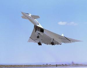 起飛中的XB-70A可變翼端呈現水平的低速飛行狀態