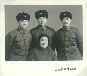 王赫焉的夫人沐潔珊和兒子們