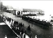 （圖）第一代皇后碼頭，1928年的閱兵儀式