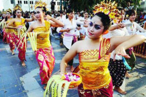 Tari Pendet Bali （Indonesia）