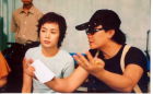 孫威在拍攝現場指導演員。