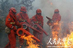 （圖）進行戰術編組,實施風力滅火