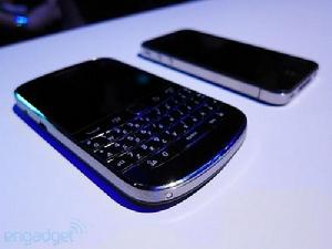 黑莓9900與iPhone 4比較