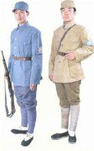 左:新四軍軍服 右:八路軍軍服