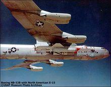 X-15-A2掛載在母機NB-52下