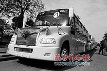 這種校車車頭比普通車向前凸出了1.5米左右