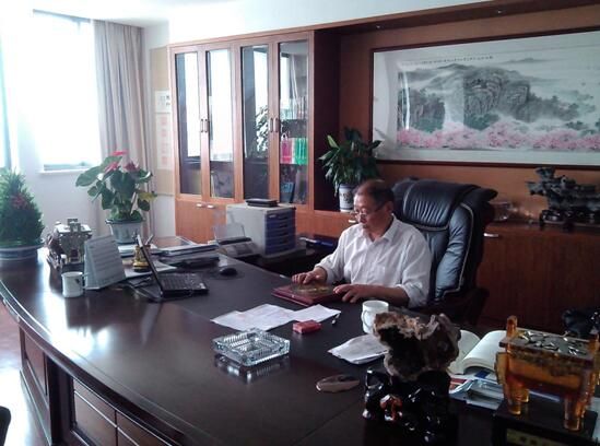 風水大師趙敬峰老師為企業老闆調整辦公室風水