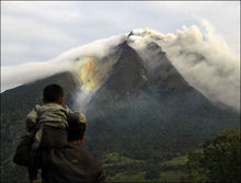 錫納朋火山