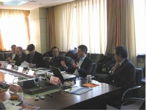 2009年2月26-27日召開的項目啟動會上與英方合作者討論