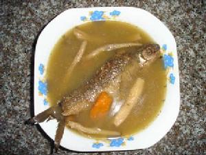 粉葛紅蘿蔔煲鯪魚湯