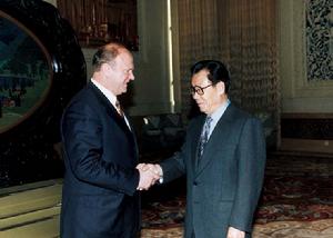1999年10月7日，李瑞環會見來訪的俄羅斯聯邦共產黨中央主席久加諾夫。　