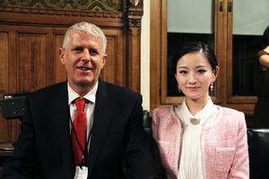 在英國國會大廈與議員