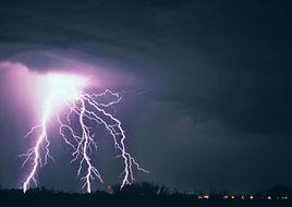 雷電交加