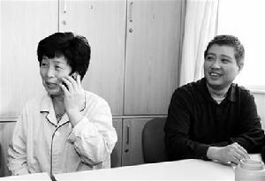 圖為：聽到山西病友在電話中的介紹，陳玉蓉的信心更足了。 陳勇攝